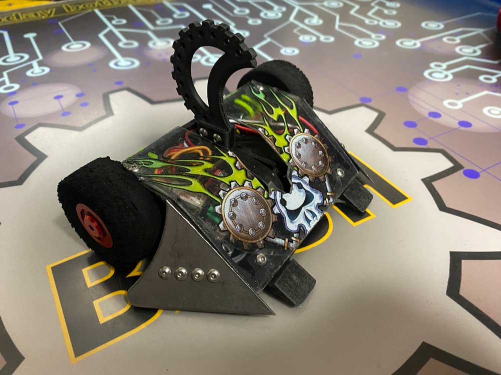Gear-head-bot bash fighter Gear-head-bot bash fighter
